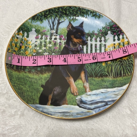 "Sneaking A Peek" collector plate by Patricia Bourque - Picture 3 of 3